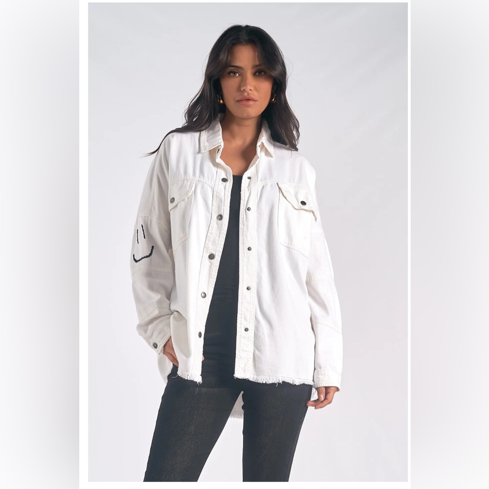 Elan White Smiley Dolly Women’s Shacket - Picture 3 of 6